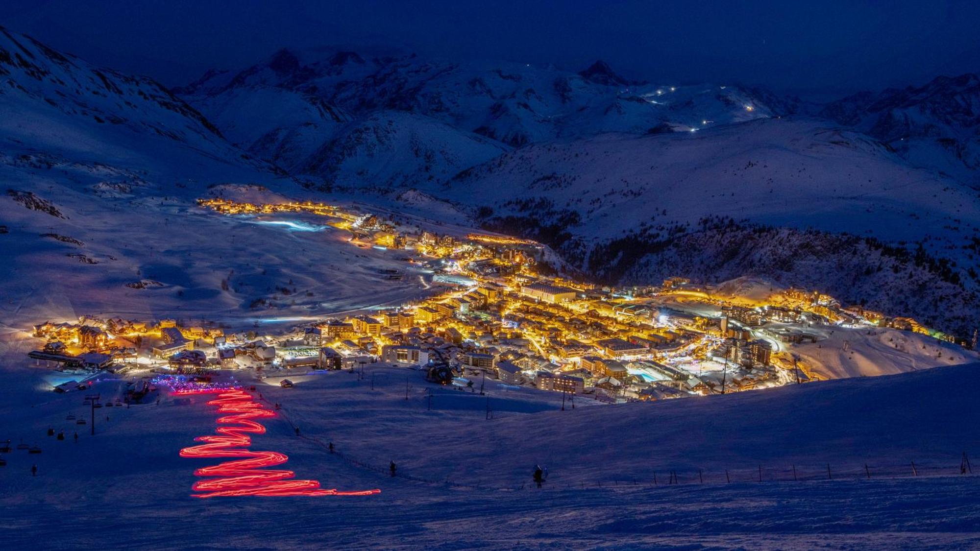 Chalet Alpe D'Huez 1850-Sea And Mountain Pleasure Avec 2 Appartements- 1 Appartement 3 Chambres 8 Couchages - 3 Salles D'Eau Et 1 Appartement 5 Chambres 12 Couchages 5 Salles D'Eau - Jacuzzi Et Sauna -Pieds Des Pistes Et Centre Ngoại thất bức ảnh
